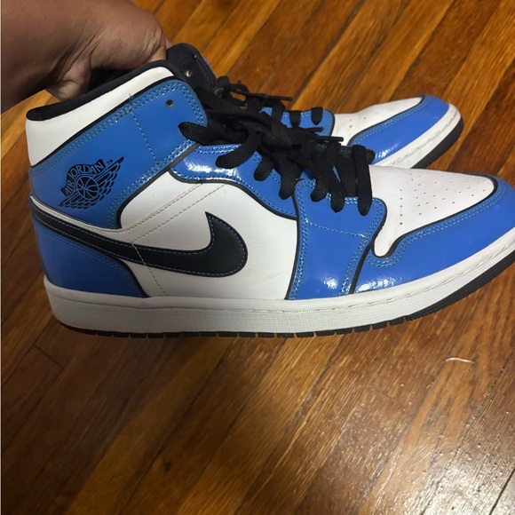 Jordan Blue and White Sneakers - Picture 2 of 4